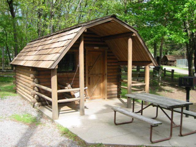 Revelstoke Campgrounds & Cabins Villa Room photo